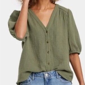 Knox Rose women’s short gauzy sleeve top. Button down front. Olive green. large
